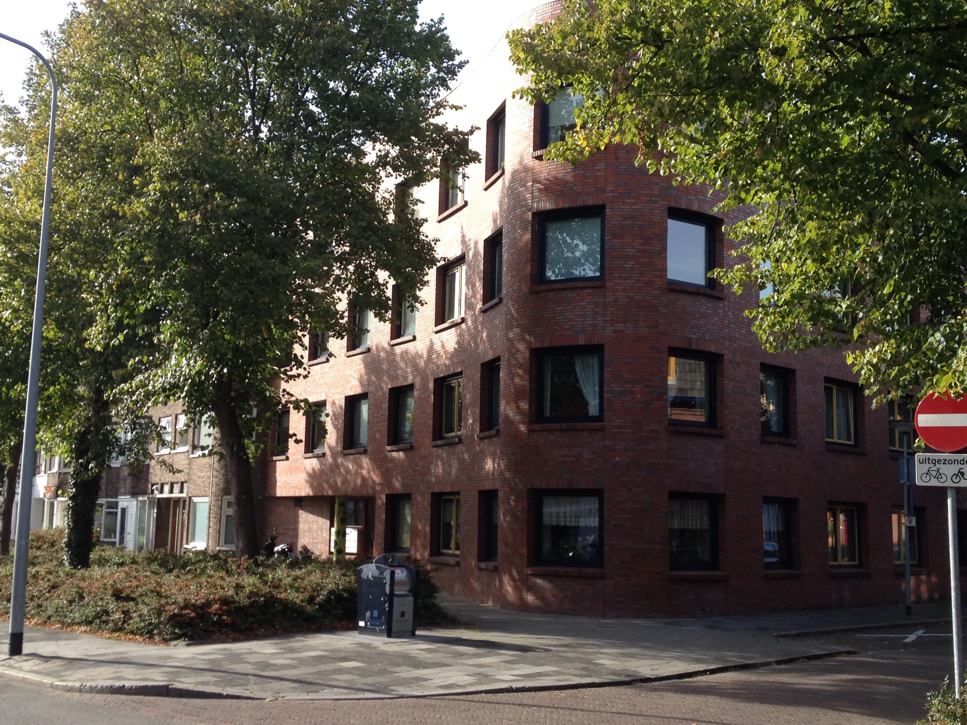 Dirk Huizingastraat 18 -10 9713GM Groningen