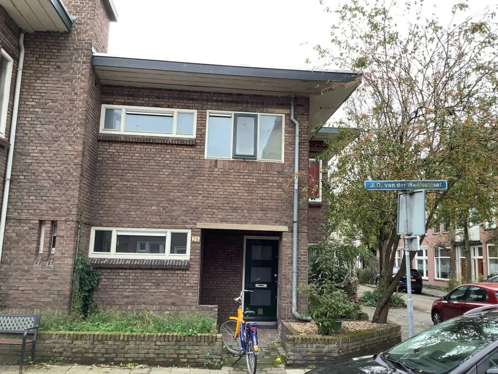 J.D. van der Waalsstraat