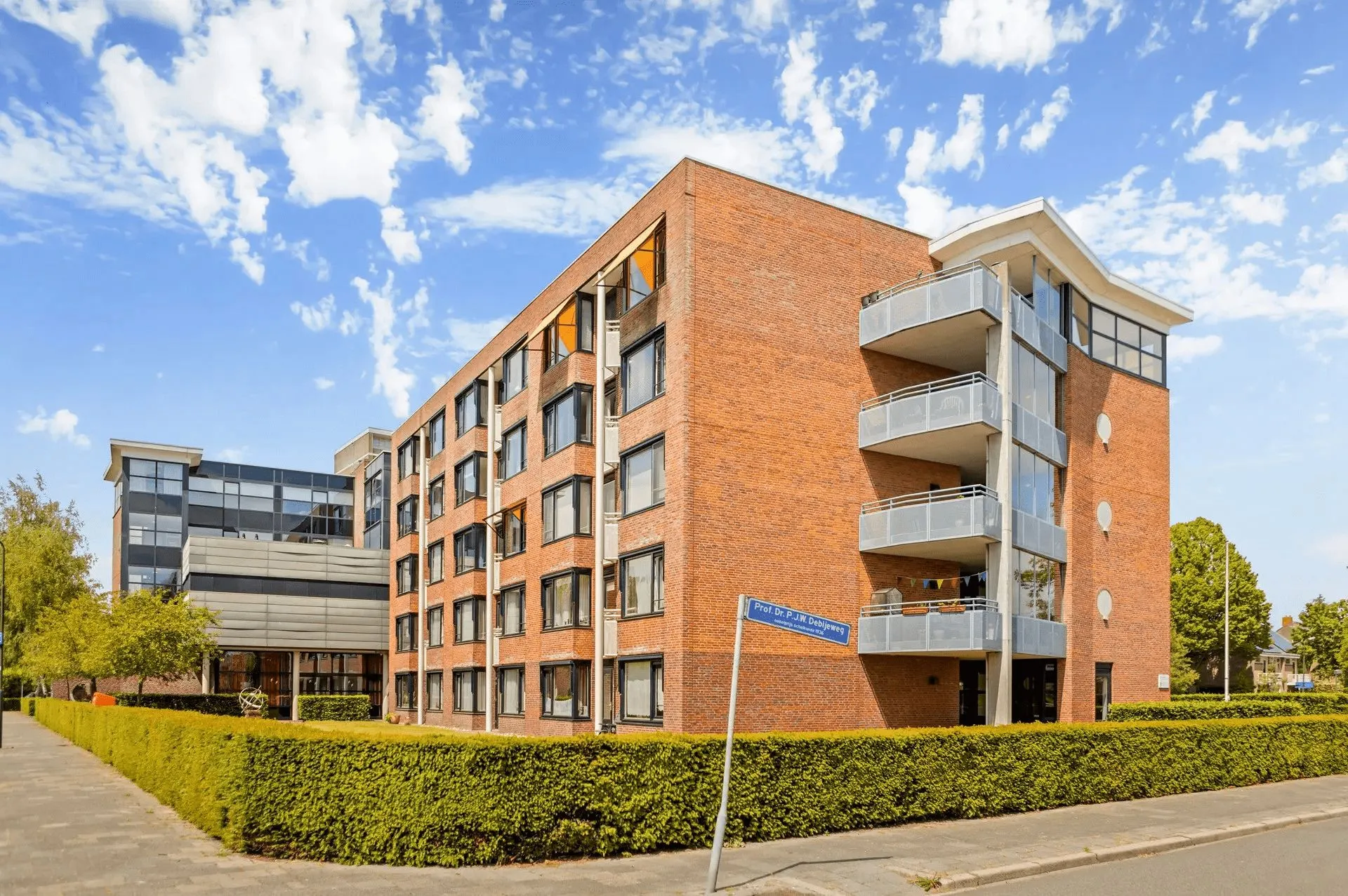 Prof. dr. P.J.W. Debijeweg