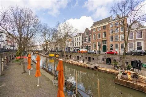 Breedstraat en Plompetorengracht en omgeving